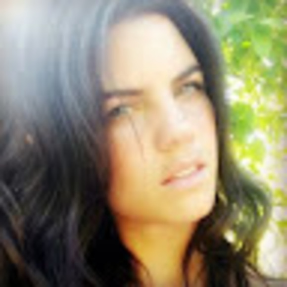 Meet your Posher, Nicole - Picture 1 of 1